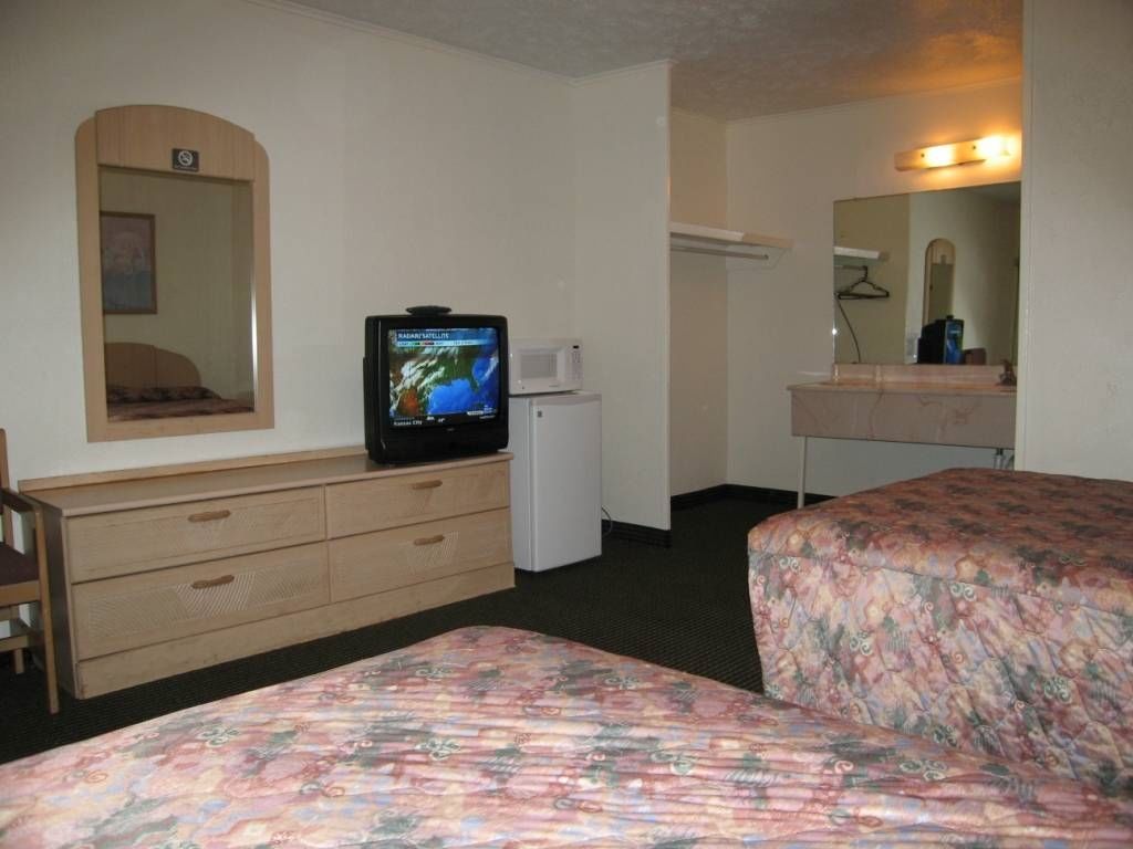 Budget Inn Jefferson Room photo